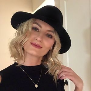 Meet your Posher, Zerina!